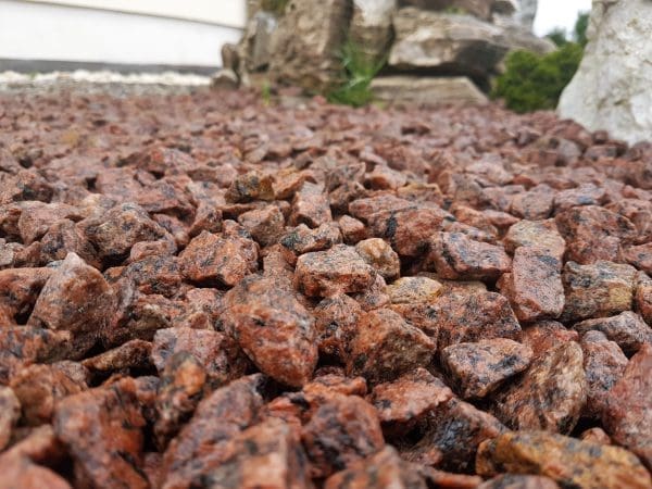 Dekoratyvinė skalda Red vang Vilniuje, Kaune