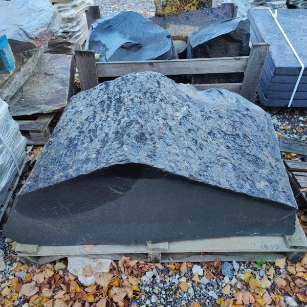 Akmuo sodo dekoracijai Black basalt monolitas Vilnius