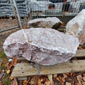 Akmuo sodo dekoracijai PInk monolitas Trakai