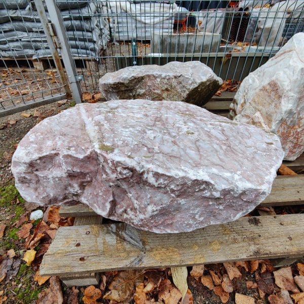Akmuo sodo dekoracijai PInk monolitas Trakai