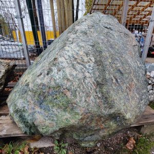 Akmuo sodo dekoracijai Žalias serpantinas monolitas Trakai