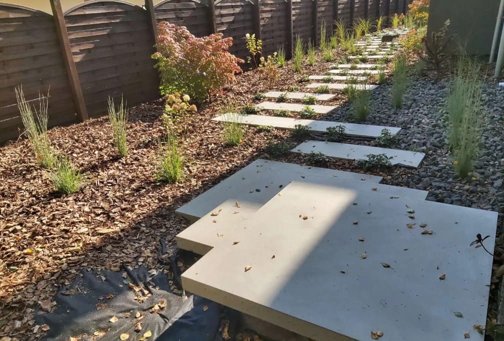 Skrajojantys betoniniai laiptai