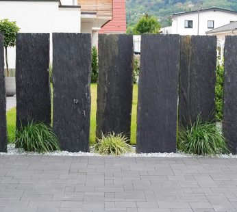 Juodo skalūno vertikalios plokštės 200×50 cm